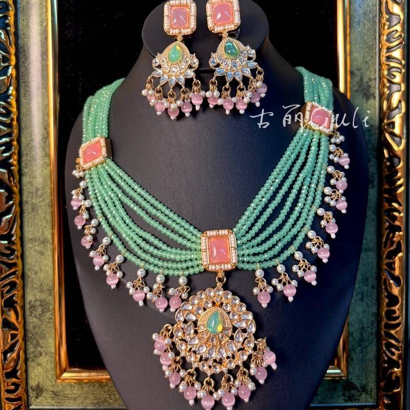 Ethnic Fashion Book - Anting dan kalung bergaya vintage dengan